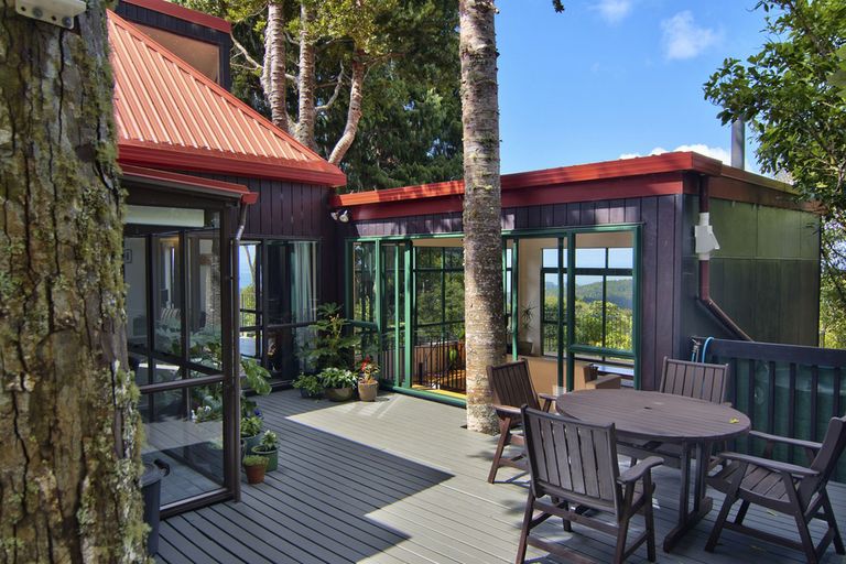 Photo of property in 272 Shaw Road, Titirangi, Auckland, 0604