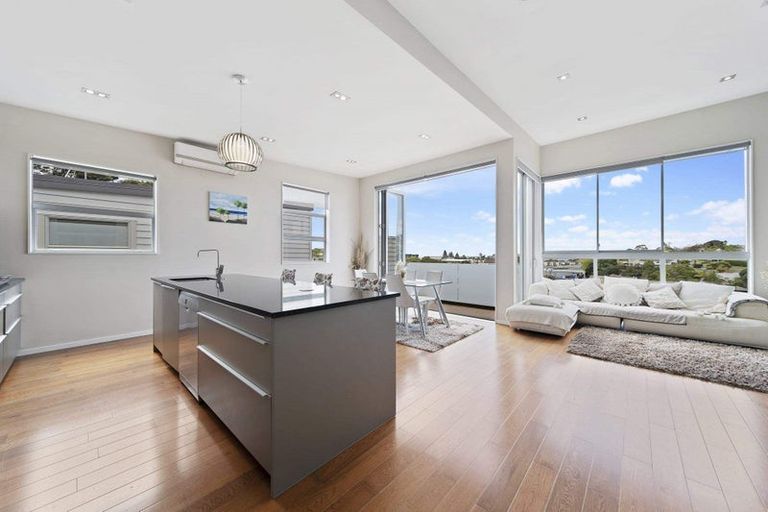 Photo of property in Wilk Heights, 15/8 Wilk Lane, Browns Bay, Auckland, 0630