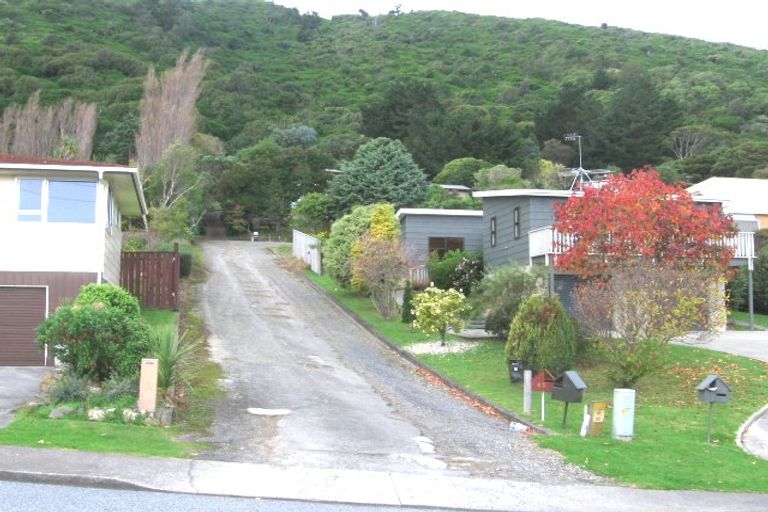 Photo of property in 41 Kakariki Grove, Waikanae, 5036