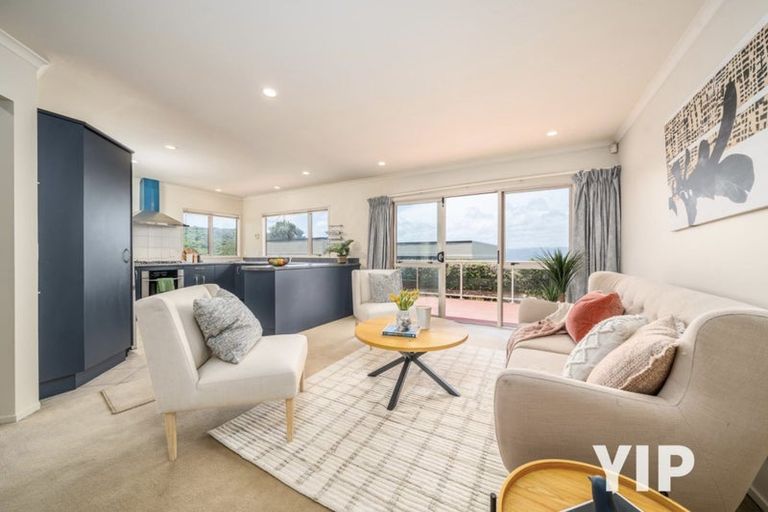 Photo of property in 45 Tamworth Crescent, Newlands, Wellington, 6037