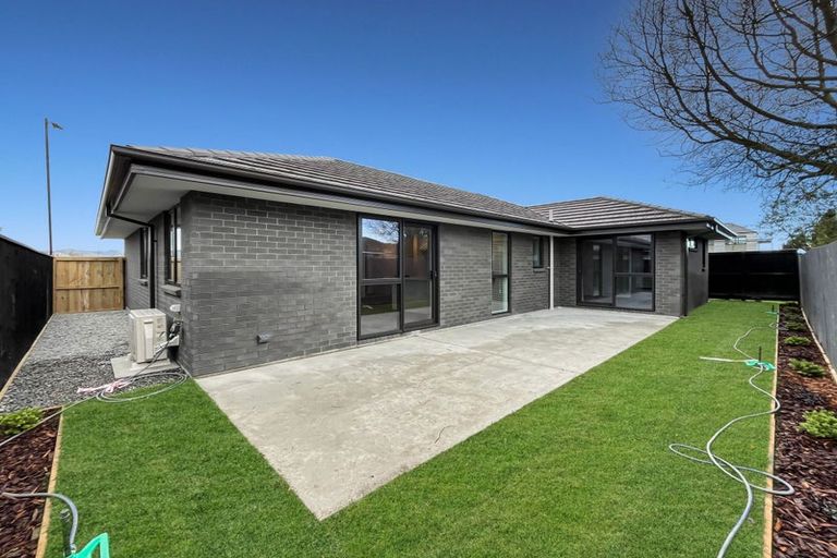 Photo of property in 25 Akoranga Place, Hornby, Christchurch, 8042
