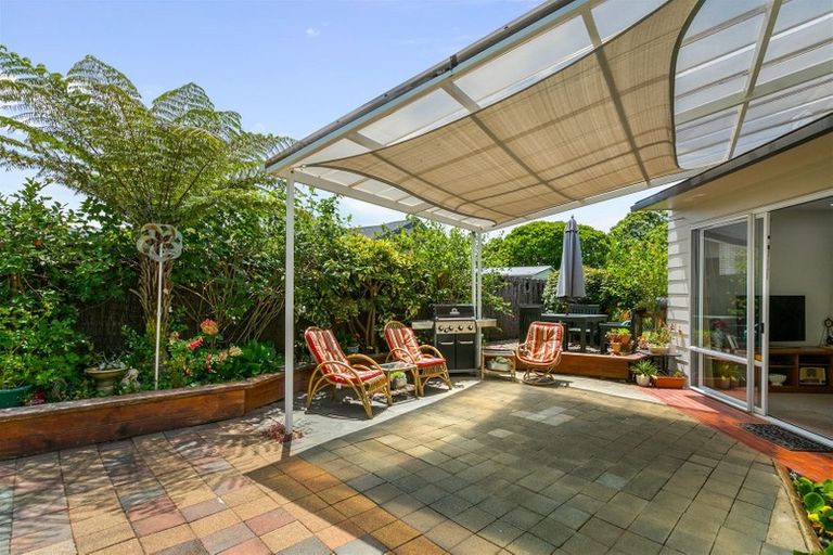 Photo of property in 11 Fathom Place, Te Atatu Peninsula, Auckland, 0610