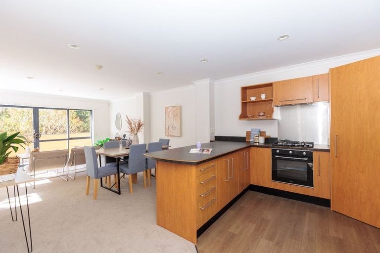 Photo of property in 2a Stella Grove, Newlands, Wellington, 6037