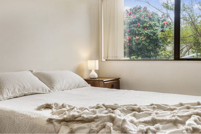 Photo of property in 35 Rehia Road, Massey, Auckland, 0614