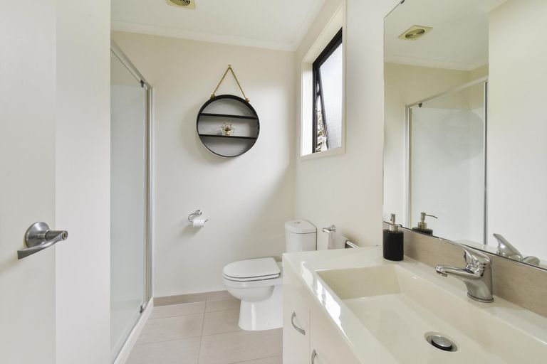 Photo of property in 6 Mcgowan Rise, Tuakau, 2121