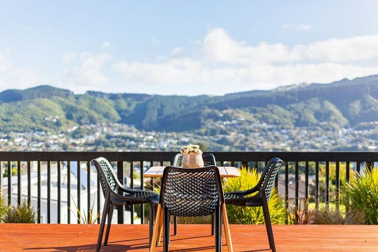 Photo of property in 26 Kilkelly Close, Tawa, Wellington, 5028