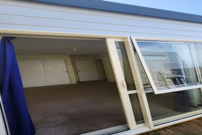 Photo of property in 15 Kopiko Way, Brooklyn, Wellington, 6021