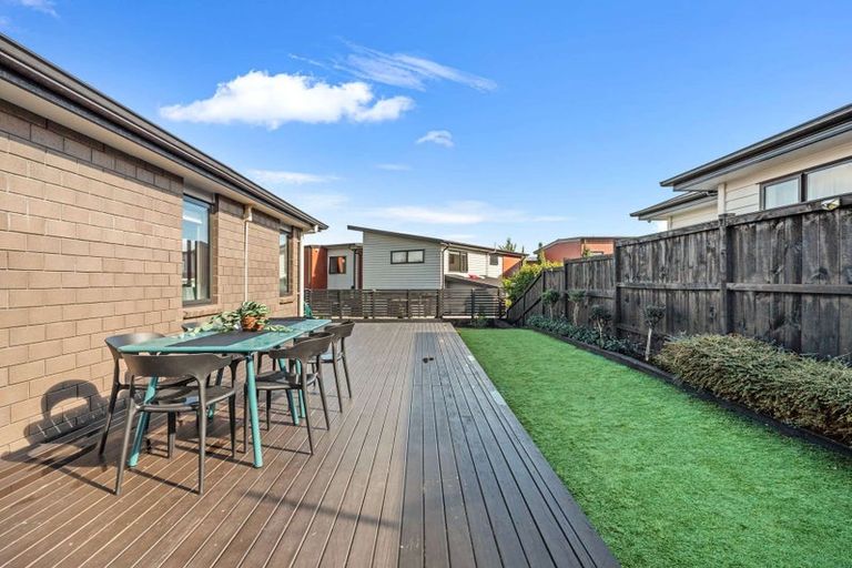 Photo of property in 8 Pakaraka Drive, Papakura, 2110