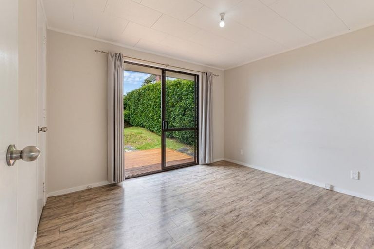 Photo of property in 98 Wade River Road, Stanmore Bay, Whangaparaoa, 0932