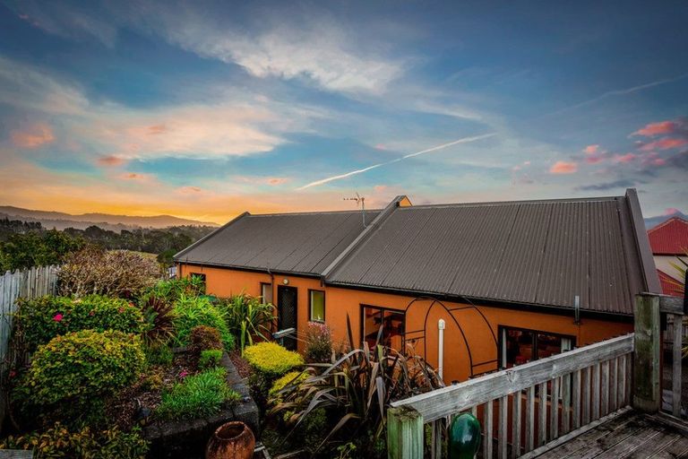 Photo of property in 6 View Ridge Drive, Ranui, Auckland, 0612
