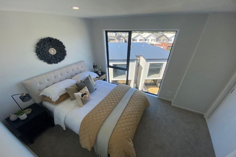 Photo of property in 2 Mikoikoi Crescent, Mangere Bridge, Auckland, 2022