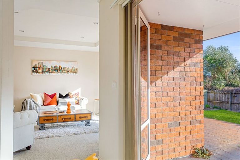 Photo of property in 57 Kingdale Road, Henderson, Auckland, 0610