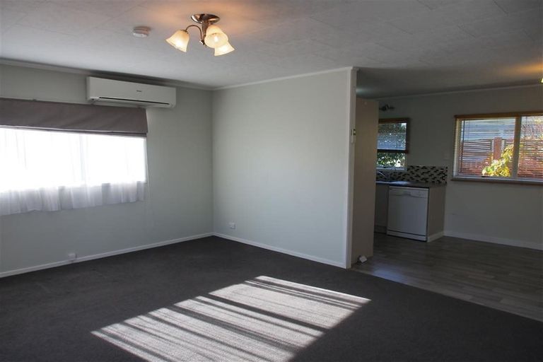 Photo of property in 8 Katrina Place, Massey, Auckland, 0614