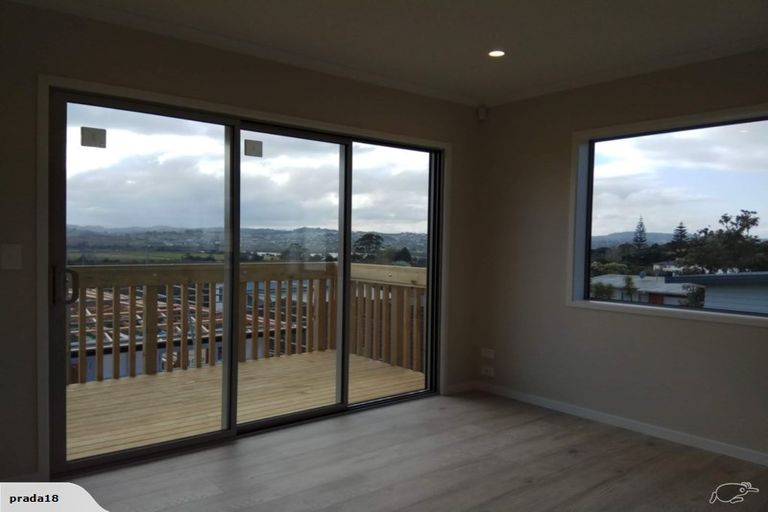 Photo of property in 10 Ridgeview Close, Red Beach, 0932