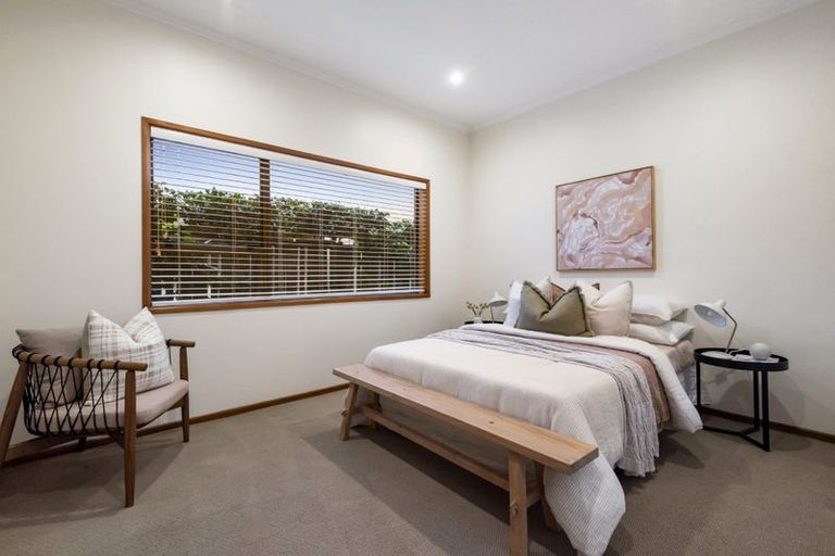 Photo of property in 22 John Dee Crescent, Red Beach, 0932
