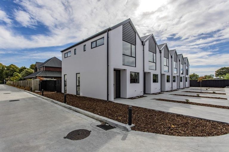 Photo of property in 8/29 Main Road South, Sockburn, Christchurch, 8042