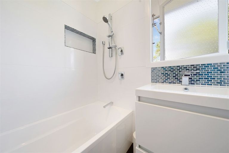 Photo of property in 93 Smythe Road, Henderson, Auckland, 0612