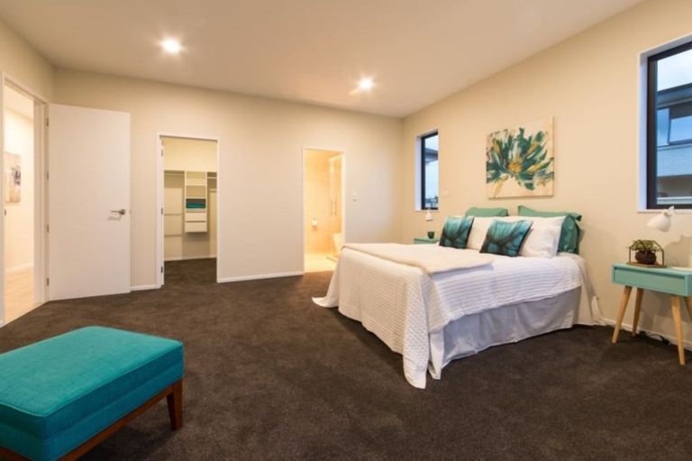 Photo of property in 15 Grove Way, Riverhead, 0820