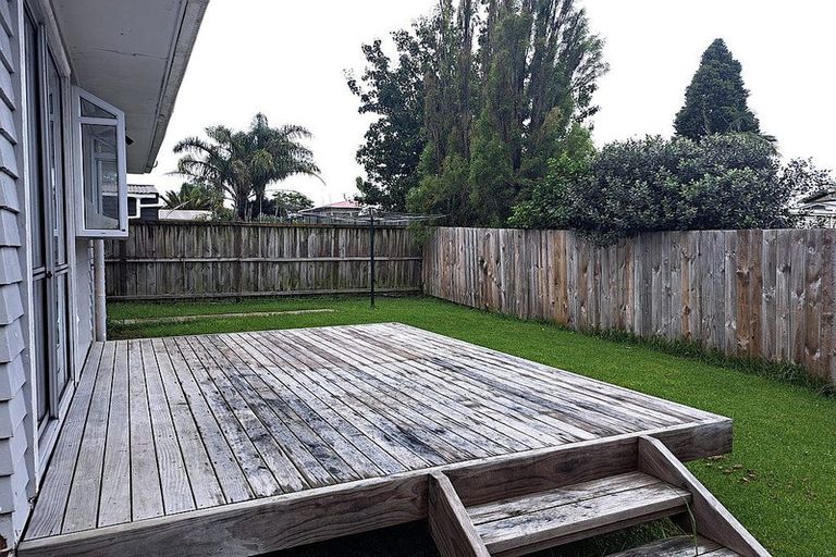Photo of property in 12 Roby Street, Te Atatu Peninsula, Auckland, 0610