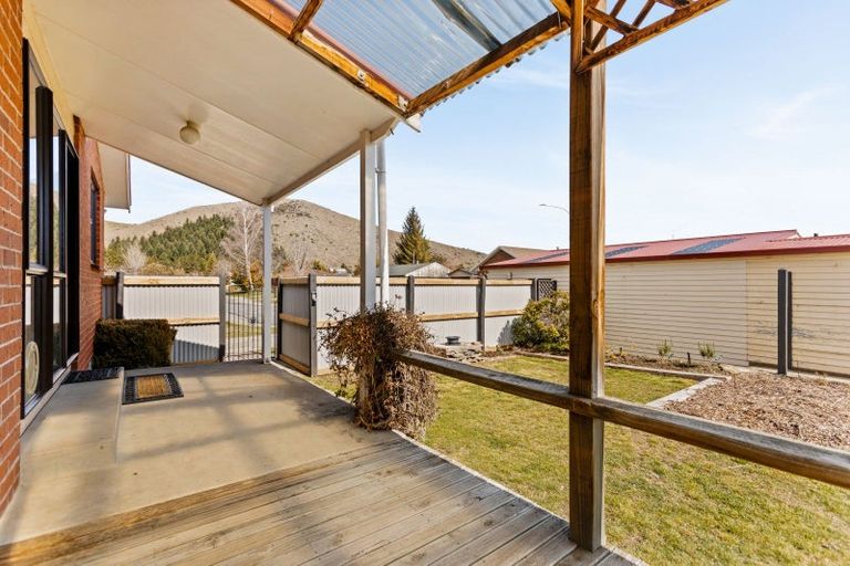 Photo of property in 17 Benmore Place, Omarama, 9412