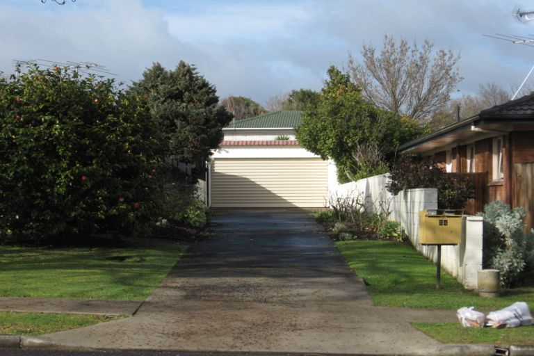 Photo of property in 2/54 Ray Small Drive, Pahurehure, Papakura, 2113
