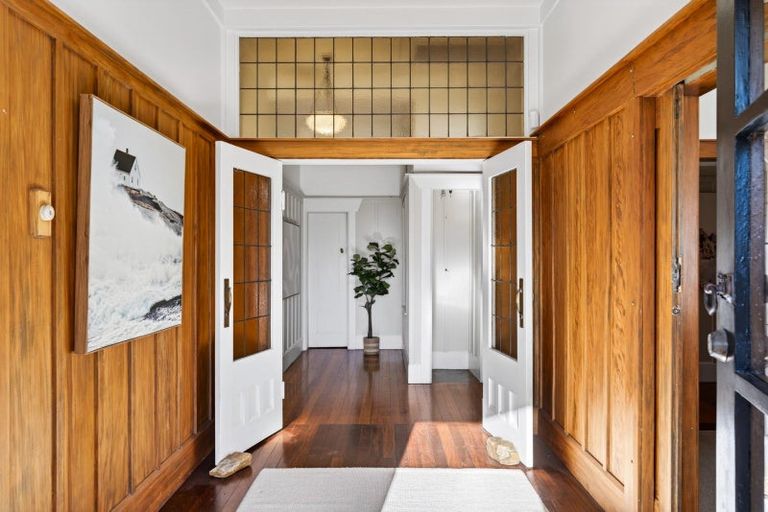 Photo of property in 60 Milton Road, Bluff Hill, Napier, 4110