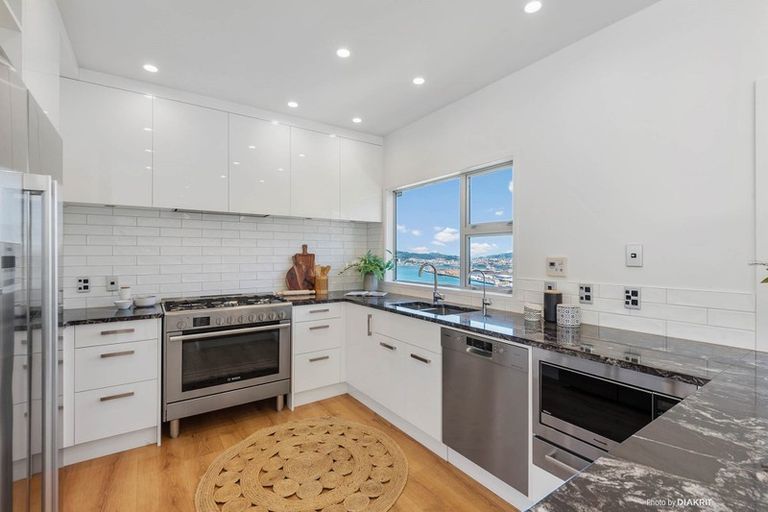 Photo of property in 16 Rama Crescent, Khandallah, Wellington, 6035