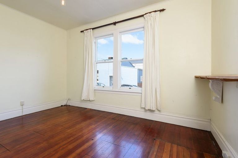 Photo of property in 2 Howard Street, Mount Cook, Wellington, 6021