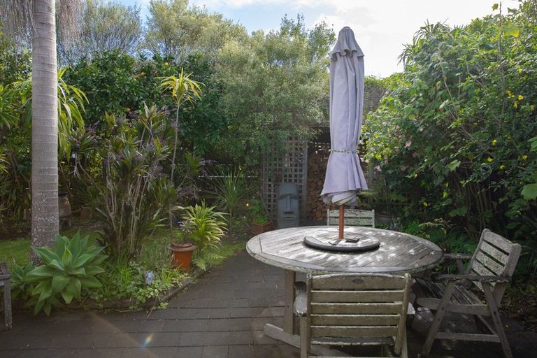 Photo of property in 23a/3 Eversleigh Road, Belmont, Auckland, 0622