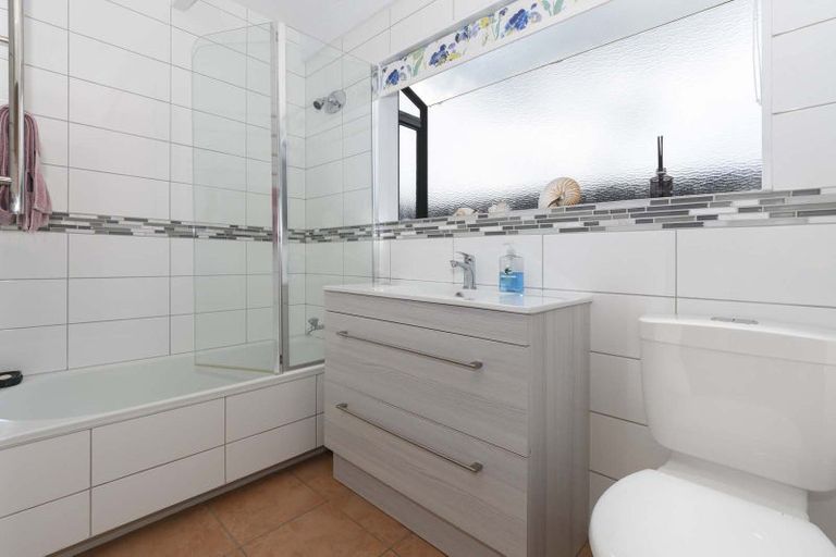 Photo of property in 9 Hinewa Road, Otumoetai, Tauranga, 3110