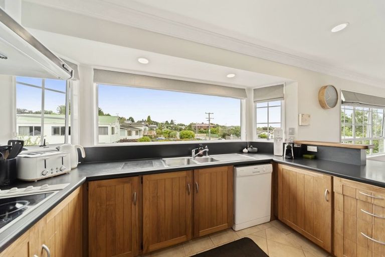 Photo of property in 4 Ingle Avenue, Waipahihi, Taupo, 3330