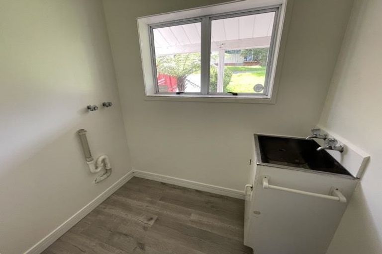 Photo of property in 106 Lincoln Park Avenue, Massey, Auckland, 0614