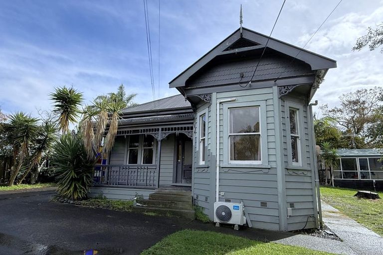Photo of property in 44 Lynwood Road, New Lynn, Auckland, 0600