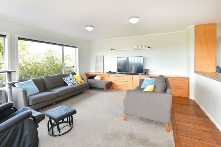 Photo of property in 3 Red Beach Road, Red Beach, 0932