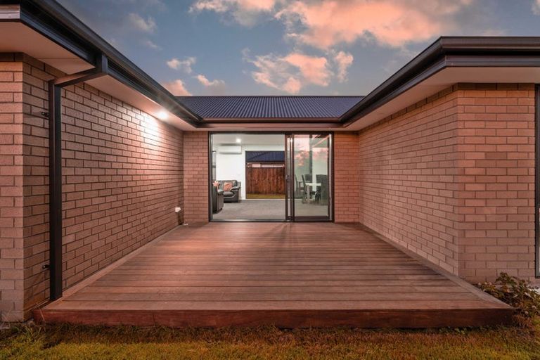 Photo of property in 5 Atap Place, Northwood, Christchurch, 8051