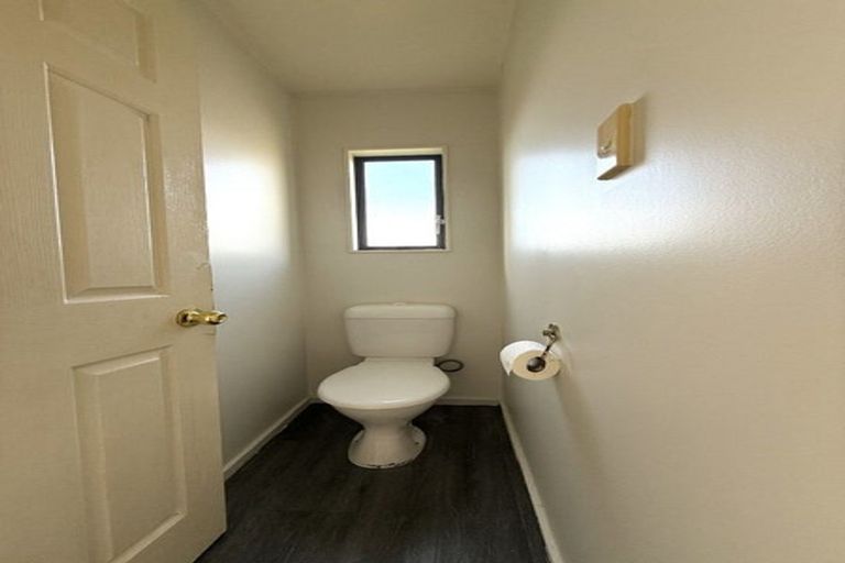 Photo of property in 11 Loughanure Place, Massey, Auckland, 0614