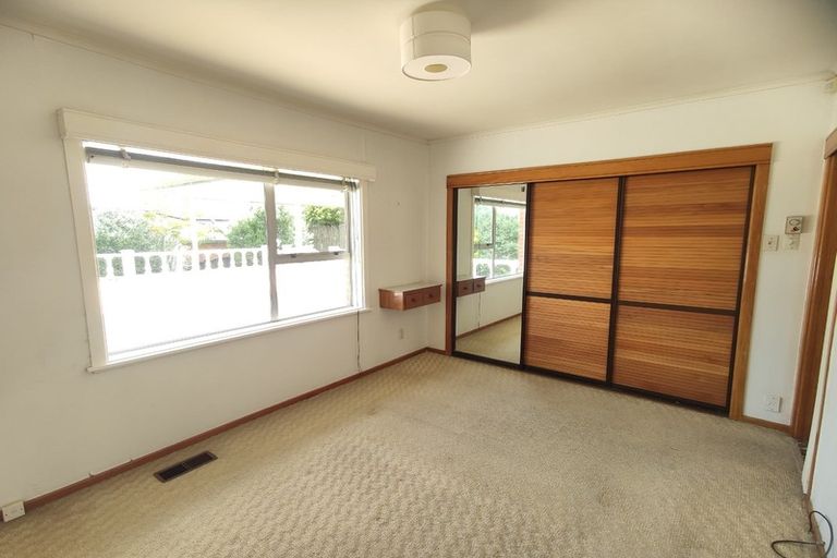 Photo of property in 17 Matipo Road, Te Atatu Peninsula, Auckland, 0610