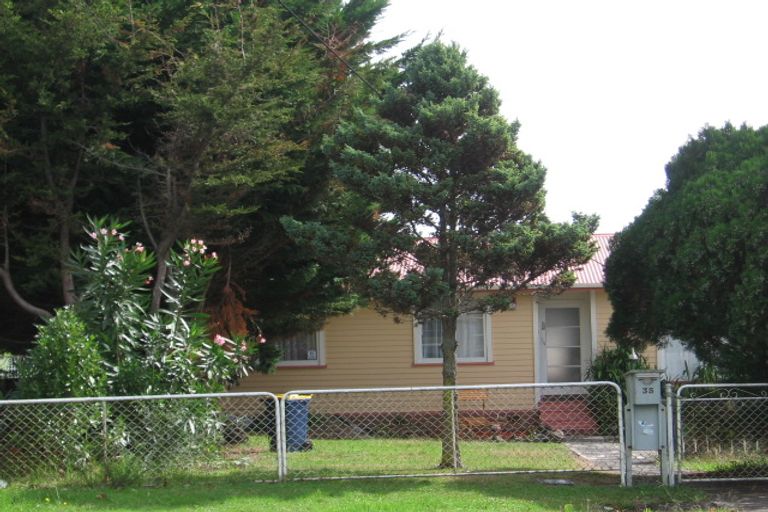 Photo of property in 35 Fairdene Avenue, Henderson, Auckland, 0610
