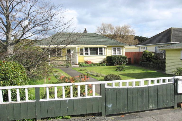 Photo of property in 17 Wellington Road, Wainuiomata, Lower Hutt, 5014