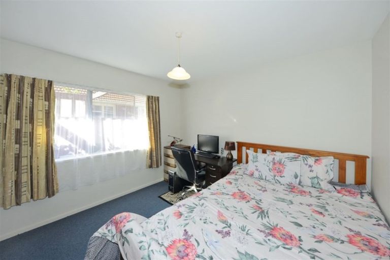 Photo of property in 70 Cutts Road, Russley, Christchurch, 8042