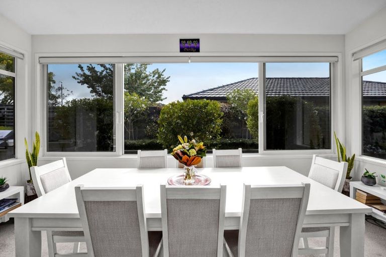 Photo of property in 27 Montague Grove, Stratford, 4332