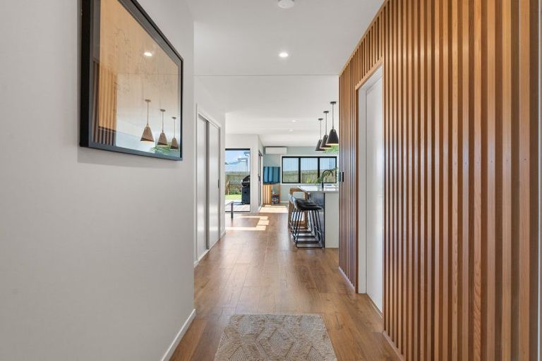 Photo of property in 10 Karearea Avenue, Waikanae, 5036