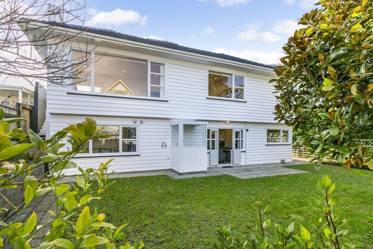 Photo of property in 8 Bristow Place, Karori, Wellington, 6012