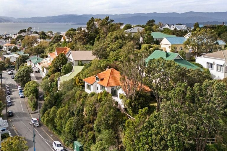 Photo of property in 23 Saint Michaels Crescent, Kelburn, Wellington, 6012