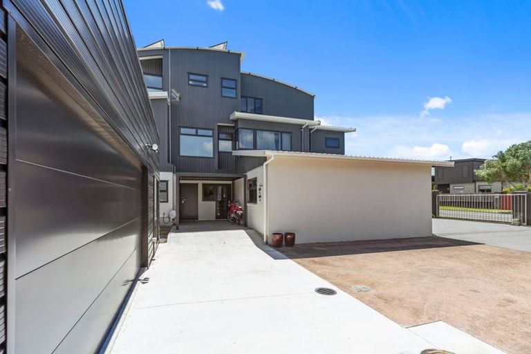Photo of property in 4a Sandhurst Drive, Papamoa Beach, Papamoa, 3118