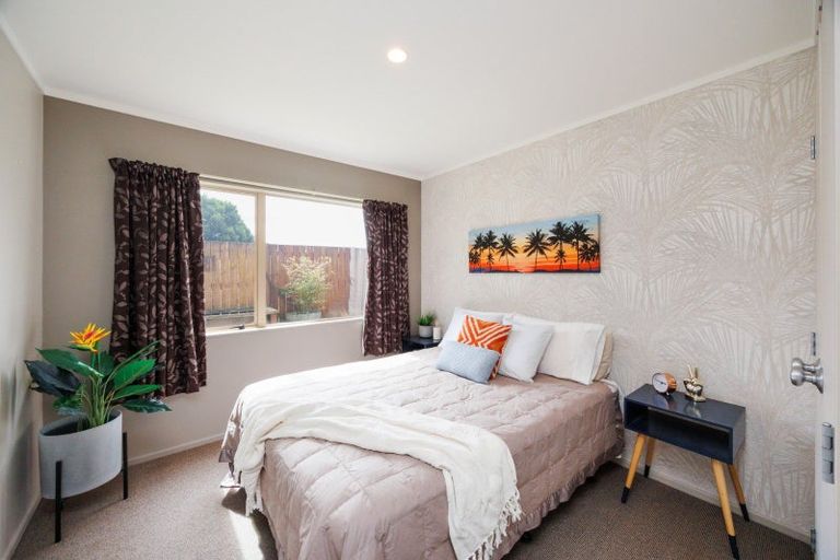 Photo of property in 19 Rothesay Place, Highbury, Palmerston North, 4412