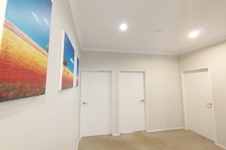 Photo of property in 1a Marina View Drive, Hobsonville, Auckland, 0618