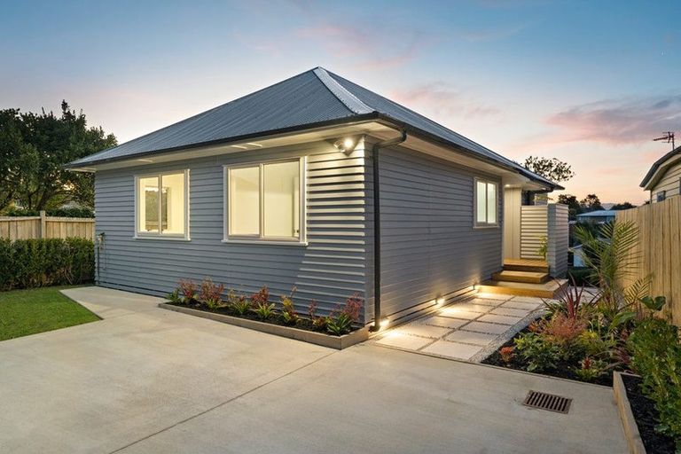 Photo of property in 23b Woodglen Road, Glen Eden, Auckland, 0602