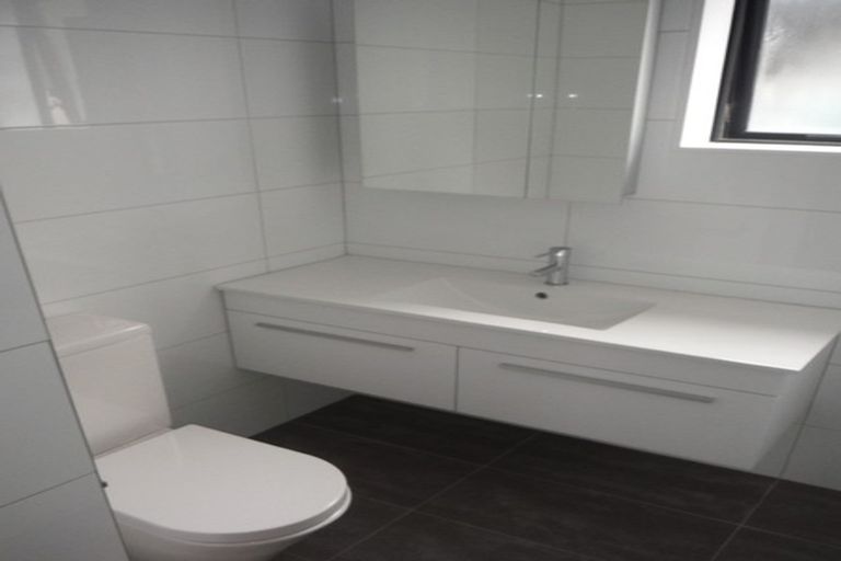 Photo of property in 2/10 Silver Moon Road, Albany Heights, Auckland, 0632