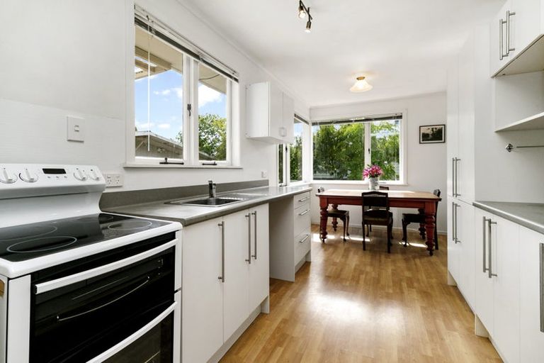 Photo of property in 16 Koru Street, Mangere Bridge, Auckland, 2022